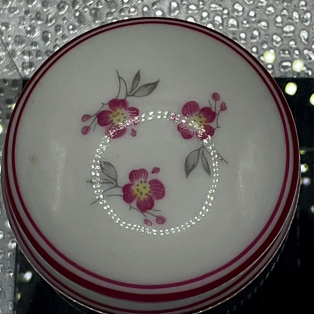 Porcelaine de Limoges France small trinket container